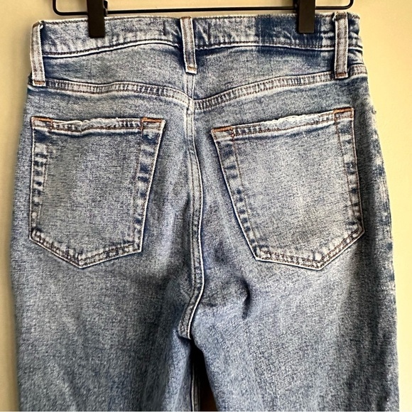 Abercrombie & Fitch Ultra High Rise Straight Distressed Size 2/26 Flaw - Picture 6 of 9